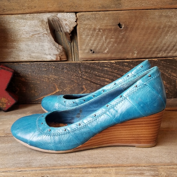 Seychelles Shoes - Beautiful Seychelles Leather Slip-On Wedges